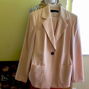 Jones New York silky pink jacket gently used.